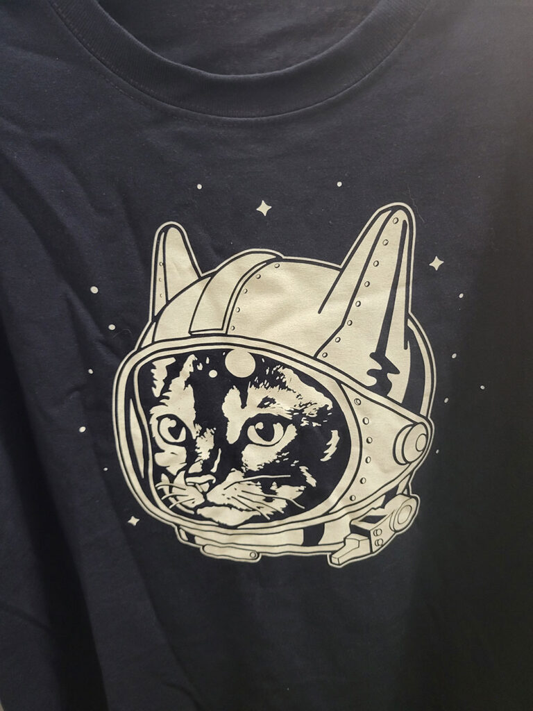 cat astronaut helmet t-shirt