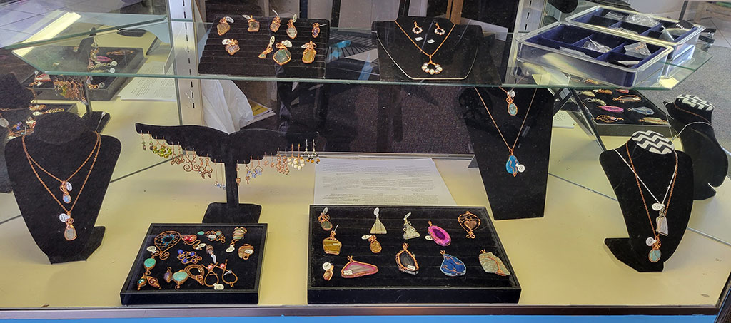 jewelry display - Noah's Bazaar - Newport, Oregon